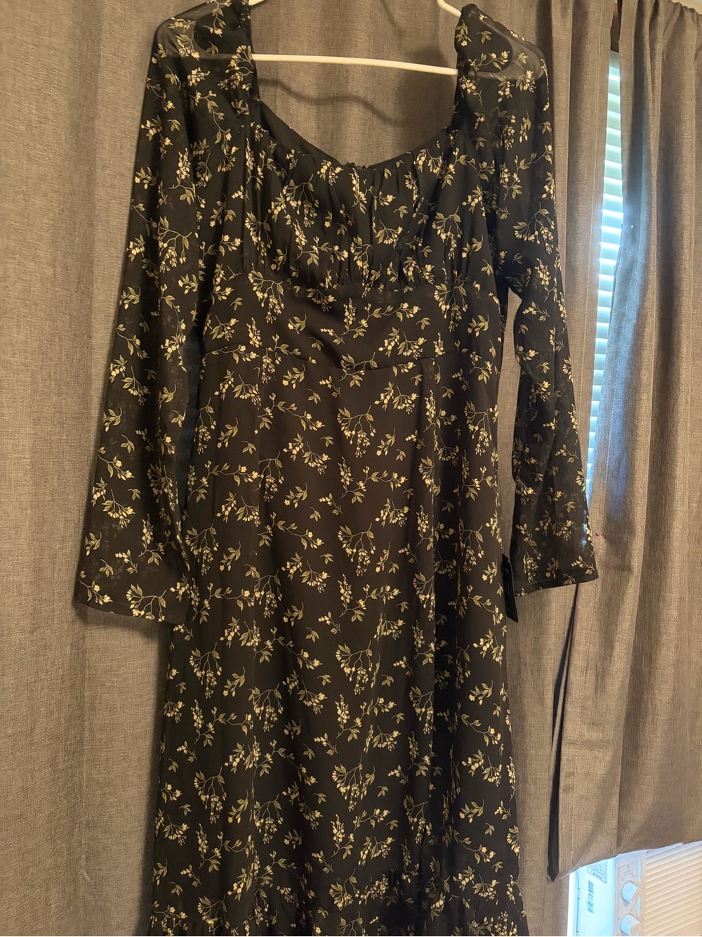 Lulu's Black Long-Sleeve Floral Midi Dress